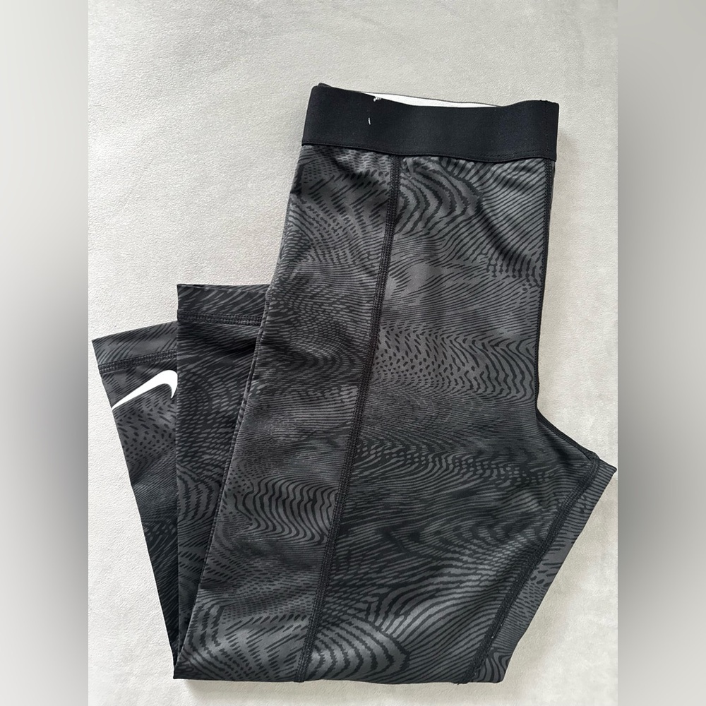Nike Pro Dri-Fit Capri Leggings Black Gray Print Size M - Picture 6 of 7